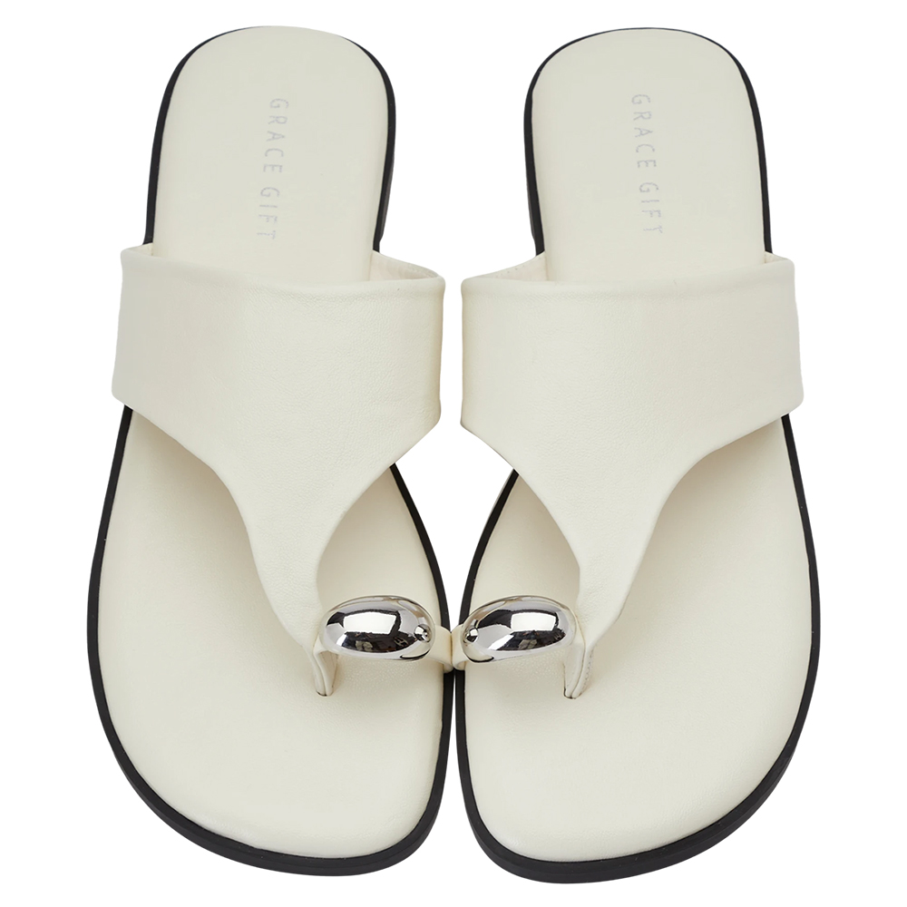 GraceGift 平價女鞋 時尚秀場 輕奢金屬套趾澎澎雲感平底拖鞋 杏色