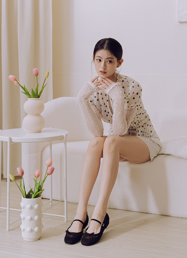 GraceGift平價女鞋 時尚秀場 方圓頭 復古芭比網紗拼接芭蕾平底瑪莉珍鞋  黑色