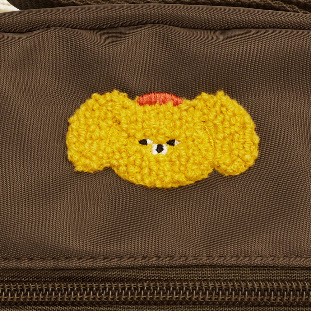 GraceGift Wasabi Bear聯名 黃芥末熊 熊雙層斜背尼龍隨身包 咖色 實拍圖