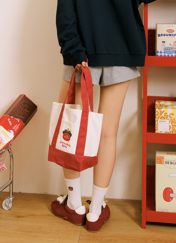 GraceGift Wasabi Bear聯名 辣椒醬熊 撞色口袋肩背帆布包 正紅色