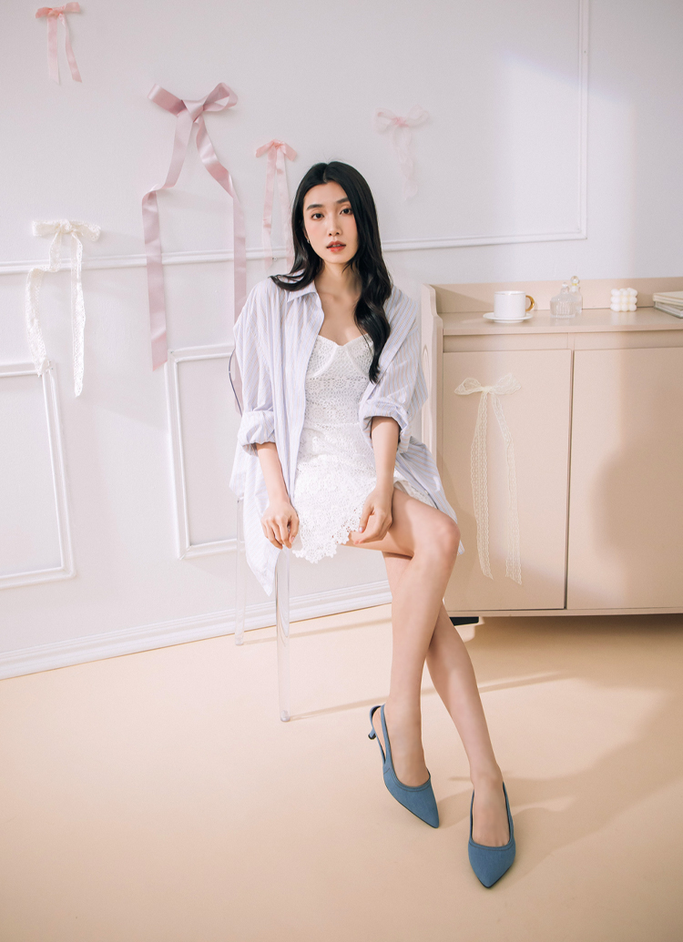 GraceGift平價女鞋 時尚秀場 尖頭 簡約都會尖頭後空細跟鞋 牛仔