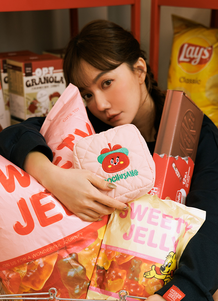 GraceGift Wasabi Bear聯名 辣椒醬熊 格紋鋪棉收納包 粉色 實拍圖