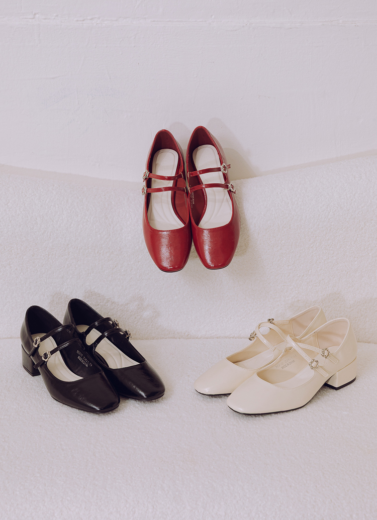 GraceGift平價女鞋 時尚秀場 方圓頭 瑪黑穿搭小花扣環雙帶中跟瑪莉珍鞋 米白色