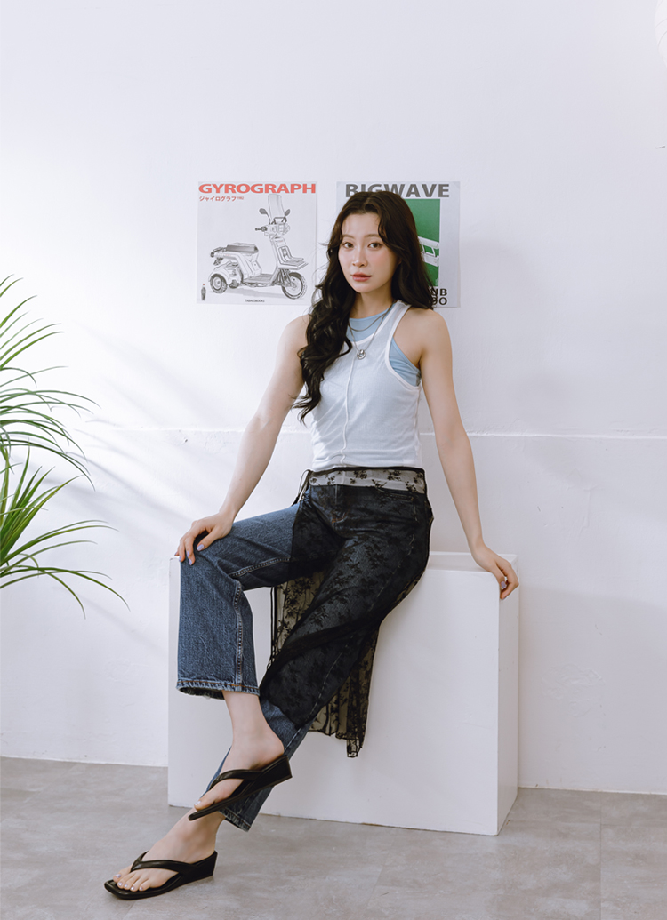 GraceGift 平價女鞋 時尚秀場 方頭 韓系慵懶人字中跟拖鞋 黑色