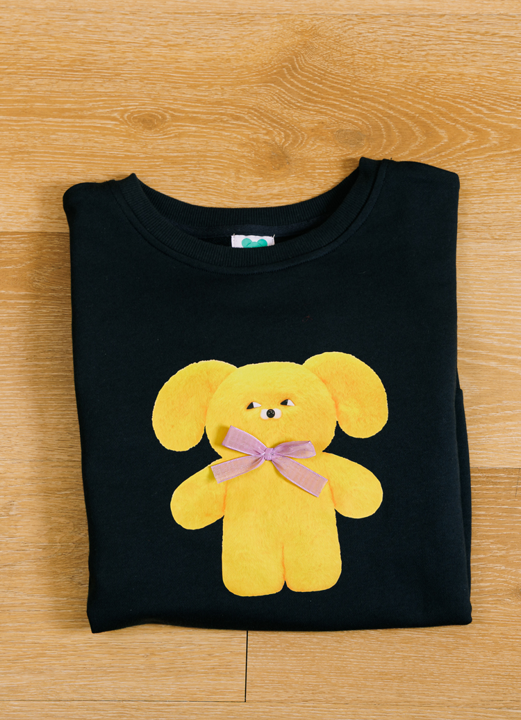 GraceGift Wasabi Bear聯名 黃芥末熊 蝴蝶結撞色印花大學T 黑色 實拍圖