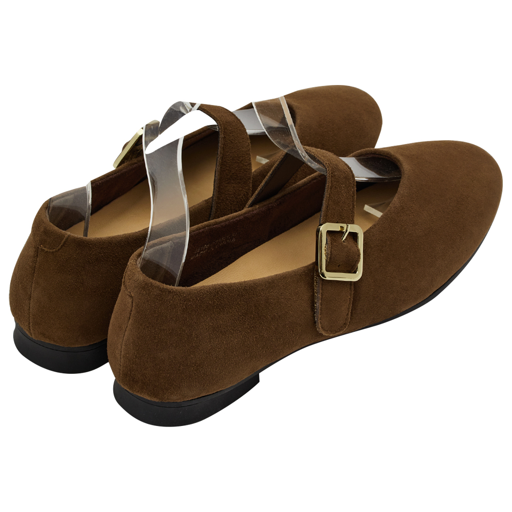 GraceGift 平價女鞋 時尚秀場 圓頭 精品級金屬方釦真皮平底瑪莉珍鞋 咖色