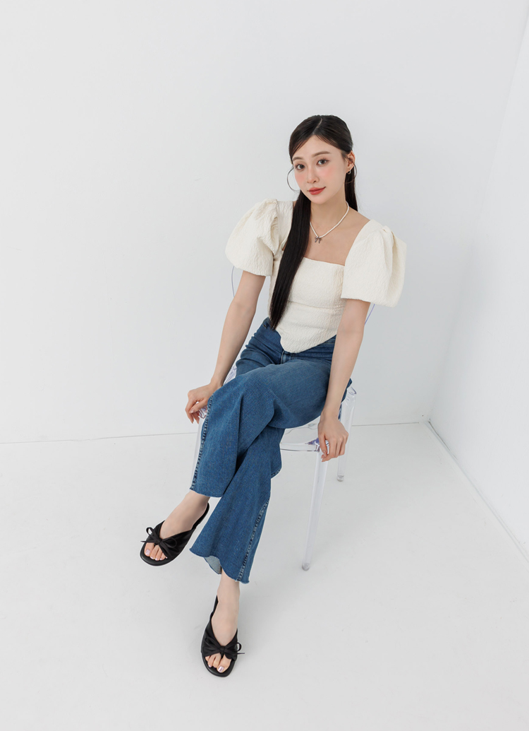 GraceGift平價女鞋 時尚秀場 圓頭 甜心緞光雲感蝴蝶結平底拖鞋 黑色