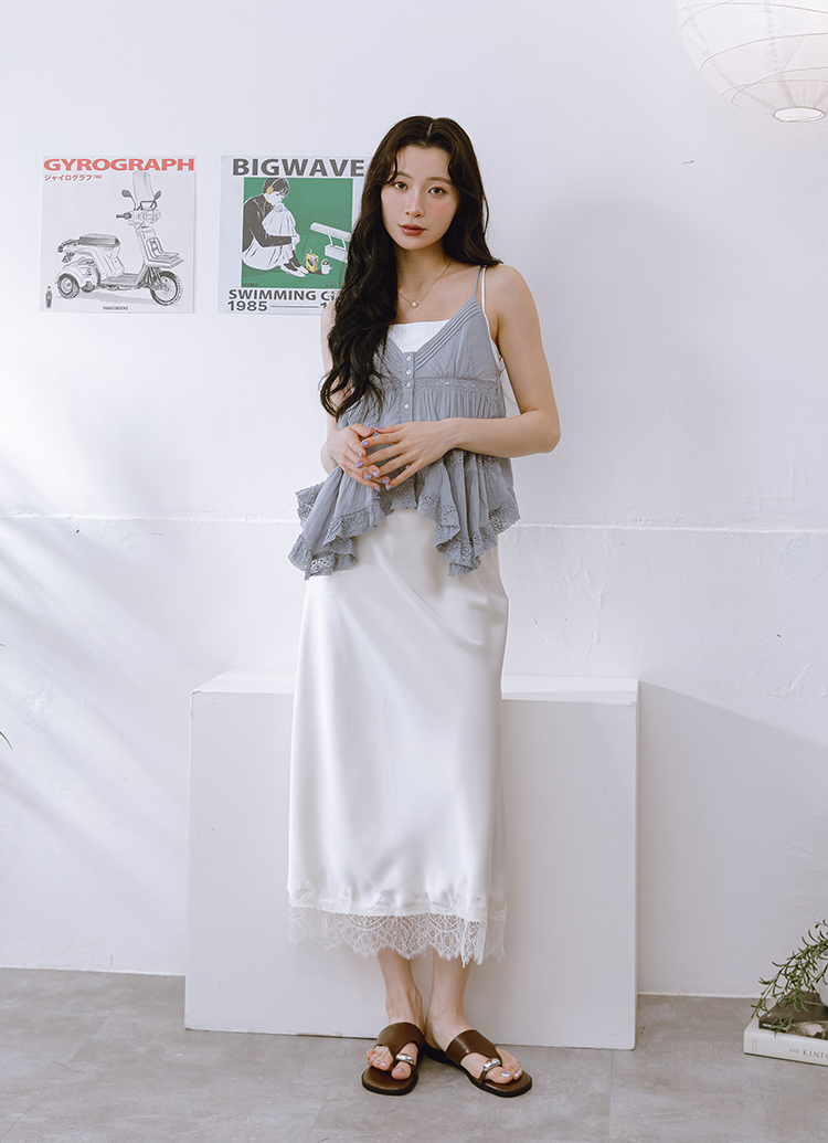 GraceGift 平價女鞋 時尚秀場 輕奢金屬套趾澎澎雲感平底拖鞋 咖色