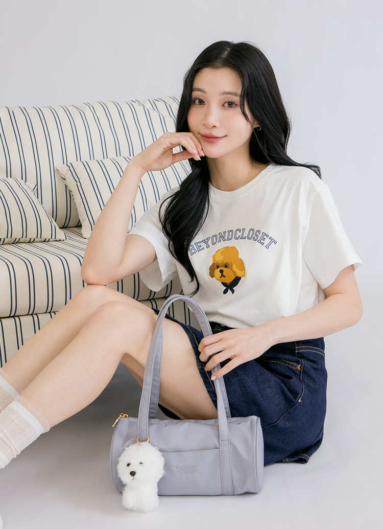 韓國Beyond Closet 輕量尼龍圓筒肩背包 淺灰 附比熊絨毛掛飾
