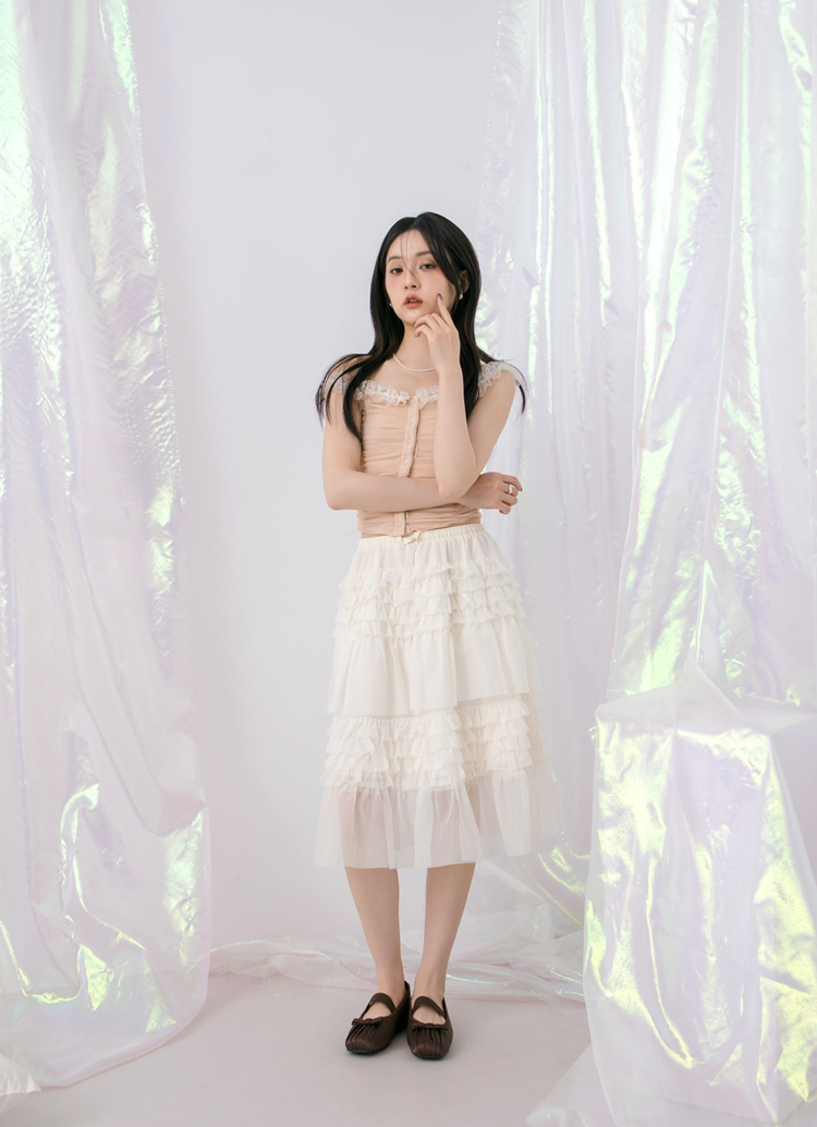 GraceGift平價女鞋 時尚秀場 方頭 法式芭蕾精緻抓皺方頭緞面平底瑪莉珍鞋 咖色