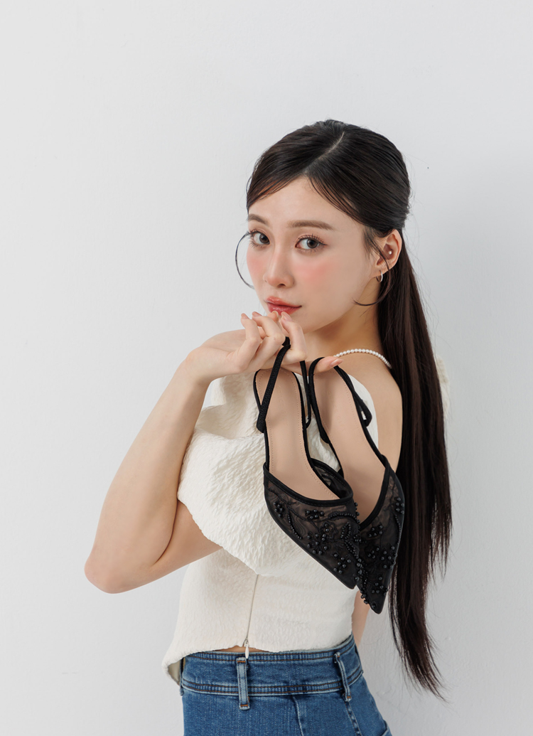 GraceGift平價女鞋 時尚秀場 尖頭 法式花影刺繡珍珠網紗細跟鞋 黑色