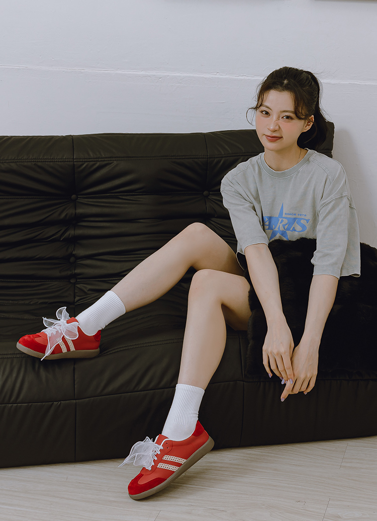 GraceGift 平價女鞋 復古摩登 真皮拼接薄底德訓鞋 附柔光紗帶 正紅色 實品圖