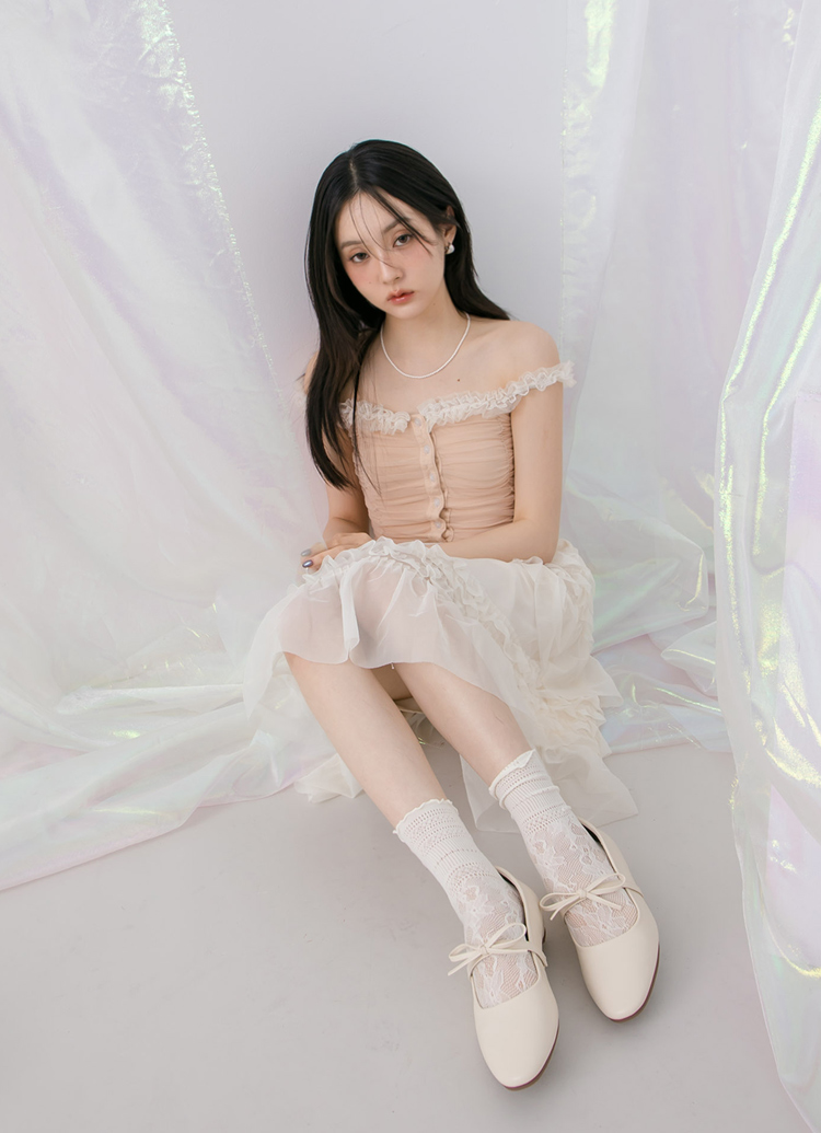 GraceGift平價女鞋 時尚秀場 圓頭 日常可愛感蝴蝶結瑪莉珍內增高平底鞋 米白色
