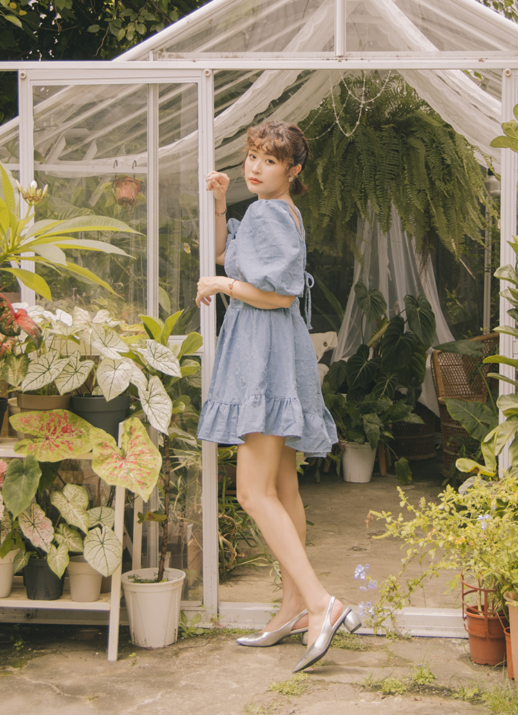 GraceGift 小貓聯名 優雅女孩 素面尖頭 全真皮後簍空跟鞋 銀