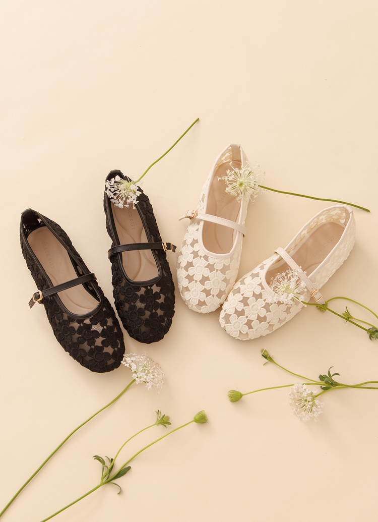 GraceGift平價女鞋 法式少女 蕾絲花朵 透膚平底 瑪莉珍鞋 杏色