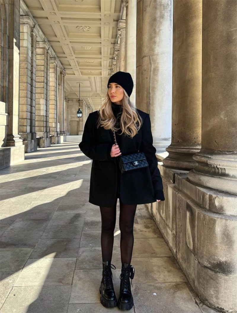 冬天潮流穿搭示範，厚底綁帶靴搭配西裝外套展現街頭感