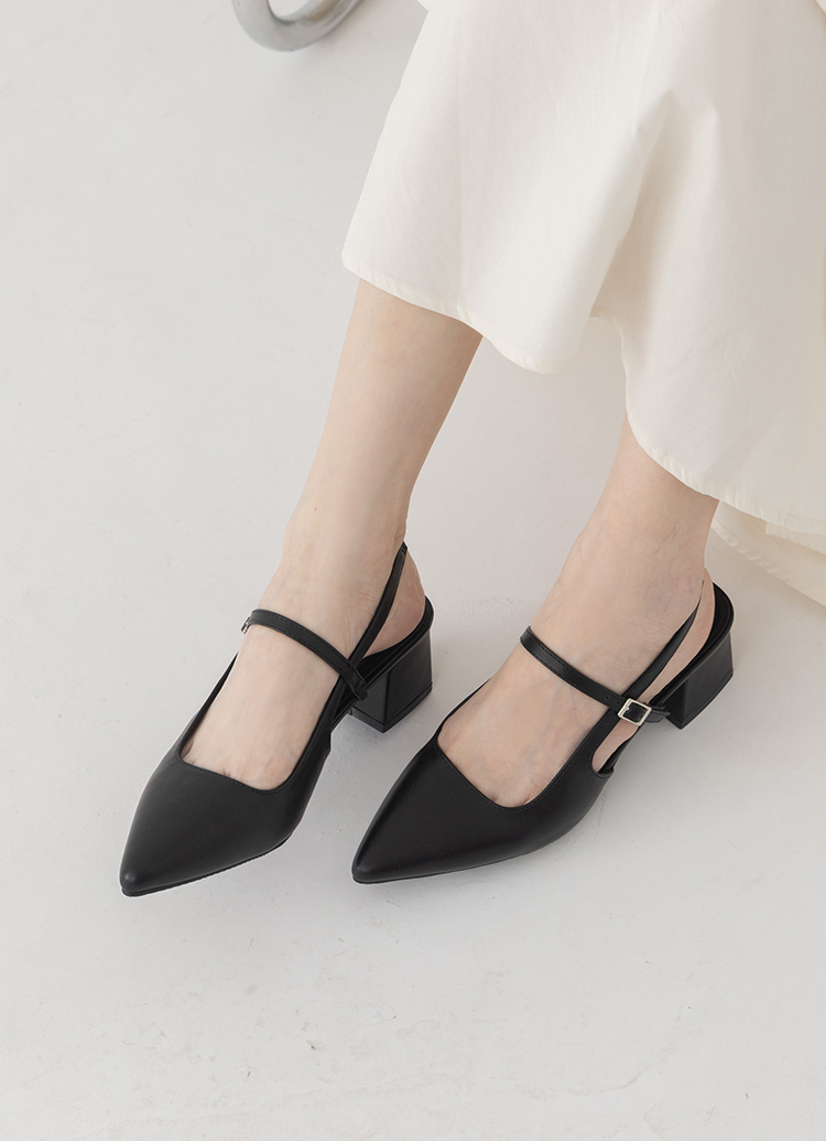 GraceGift平價女鞋 時尚秀場 尖頭  韓系尖頭通勤百搭後空低跟鞋 黑色