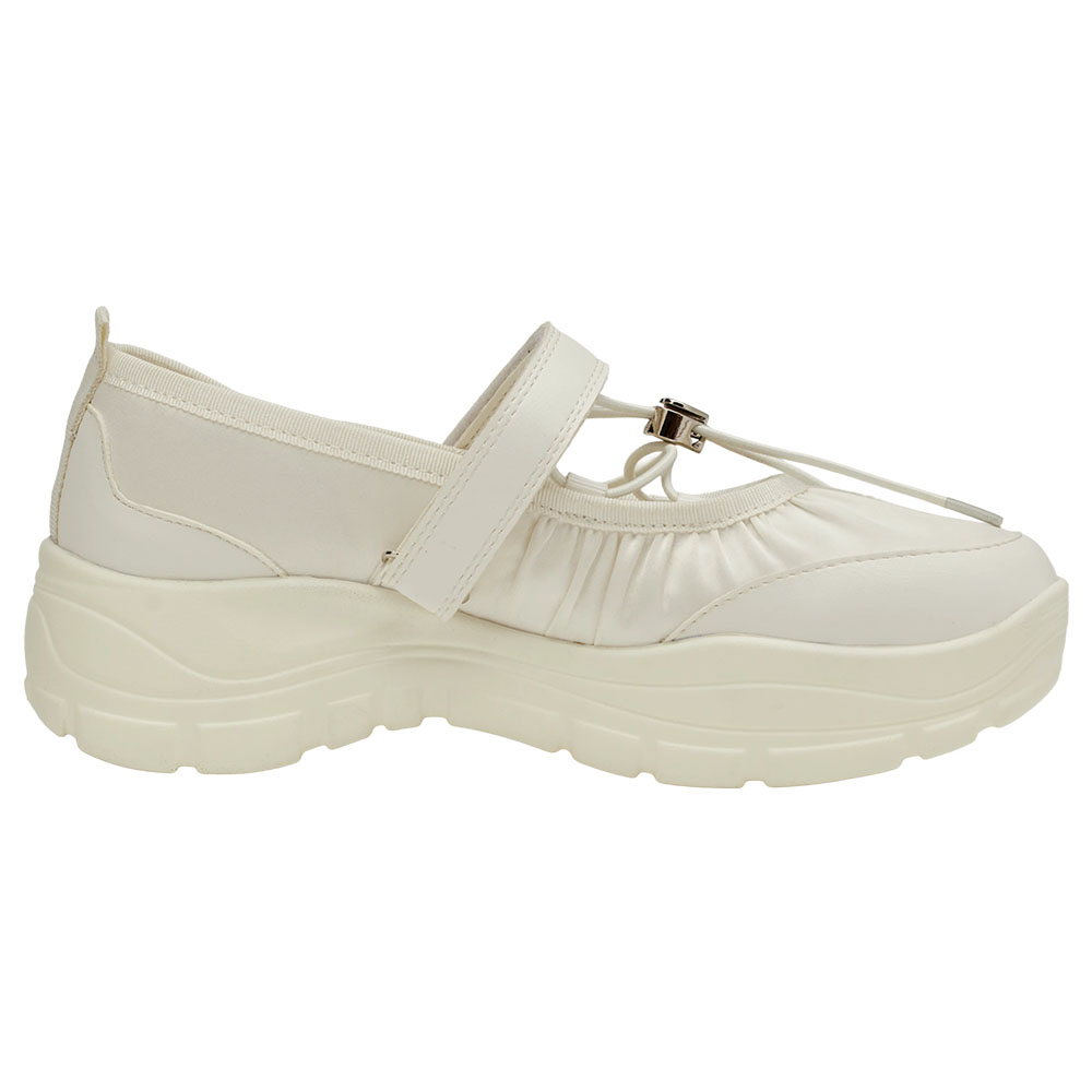 GraceGift平價女鞋 愛心 交叉繫繩 輕量厚底 芭蕾舞運動鞋 米白