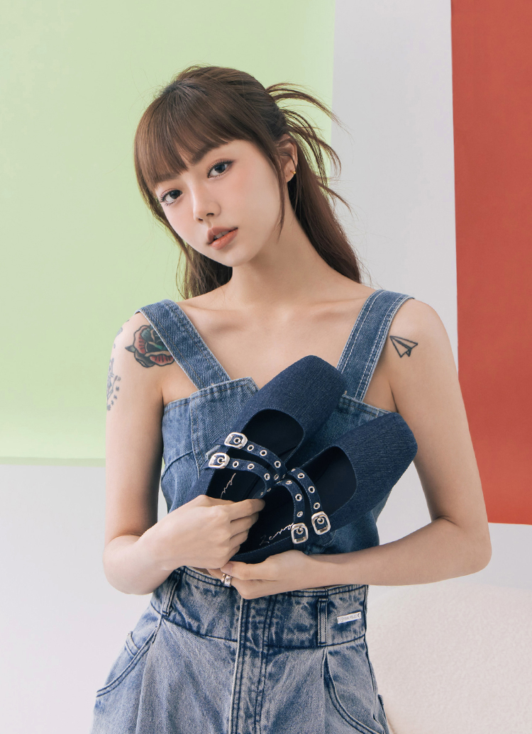Grace Gift 李柔聯名 甜酷序曲 方頭金屬雙帶芭蕾舞瑪莉珍鞋 牛仔色