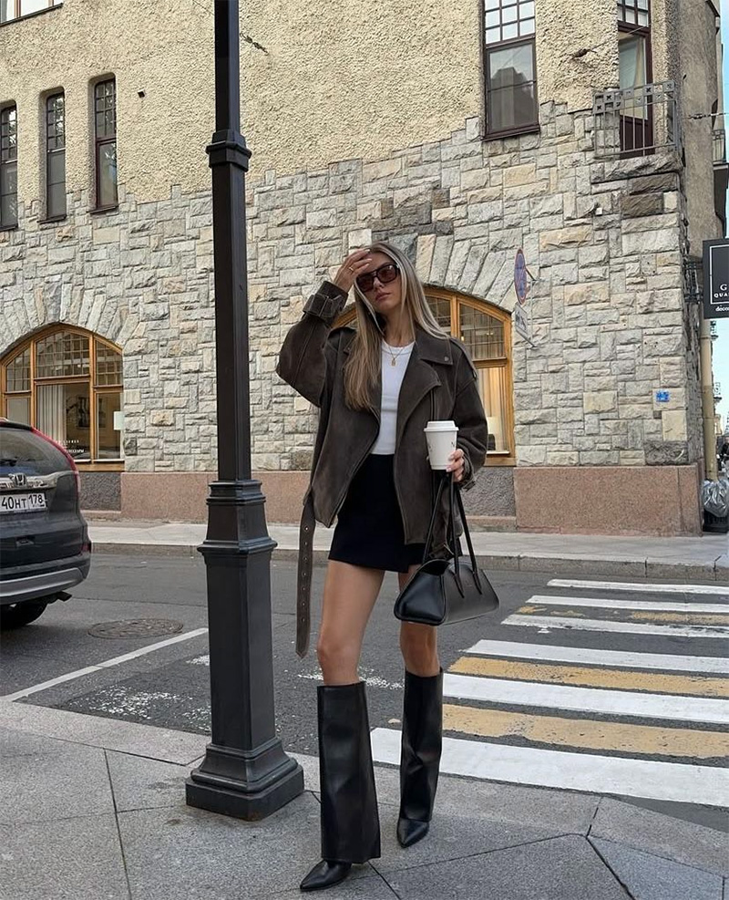冬天長靴穿搭示範，短裙搭配褲管西部長靴打造街拍比例