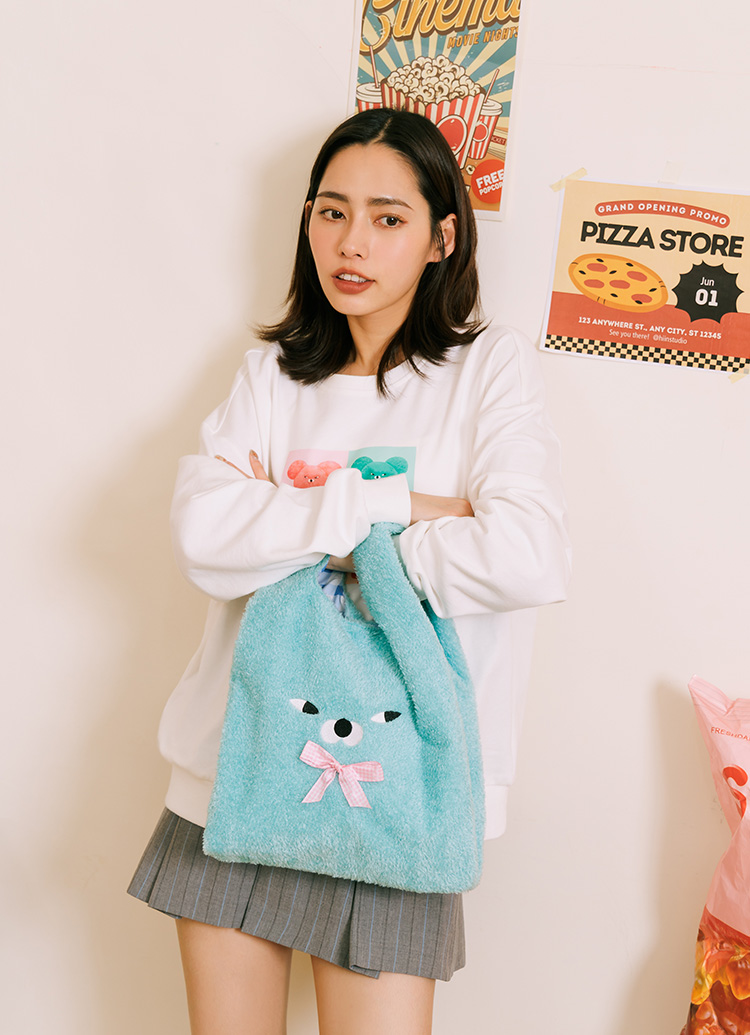 Grace Gift Wasabi Bear 聯名 芥末熊 絨毛蝴蝶結手提袋 藍綠色 可愛提袋 實拍圖