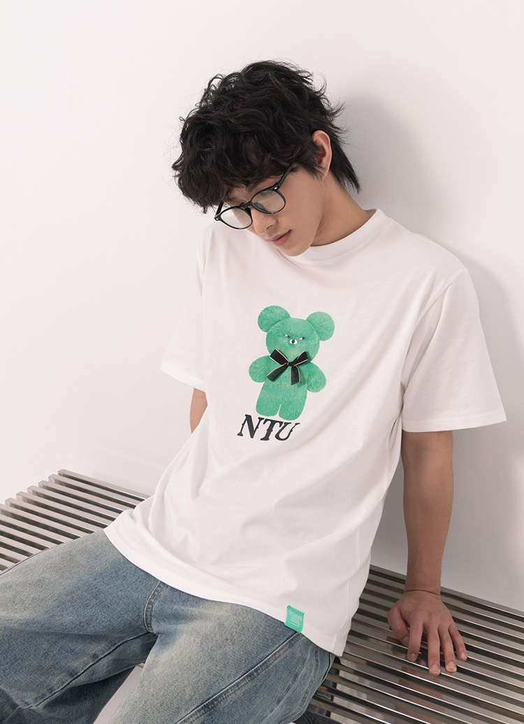 GraceGift Wasabi Bear聯名 Wasabi Bear X NTU芥末熊蝴蝶結印花情侶短袖T恤 藍綠色