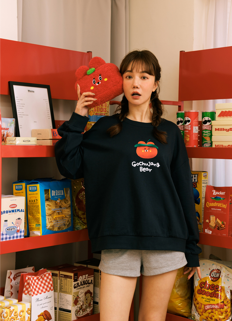 GraceGift Wasabi Bear聯名 辣椒醬熊 格紋絨毛化妝包 正紅色 實拍圖