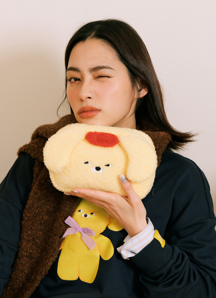 GraceGift Wasabi Bear聯名 黃芥末熊 格紋絨毛化妝包 黃色 實拍圖