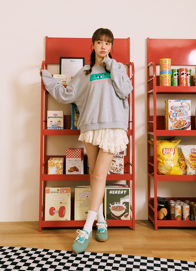 GraceGift Wasabi Bear聯名 迎新時尚好運組  大學T 壓克力鑰使圈 實拍圖