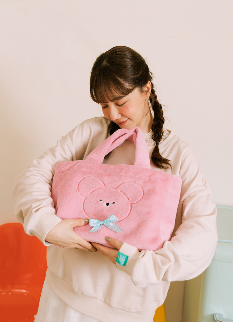 Grace Gift 平價女鞋 Wasabi Bear 聯名 粉芥末熊 格紋絨毛電繡 托特包 粉紅色 實拍圖