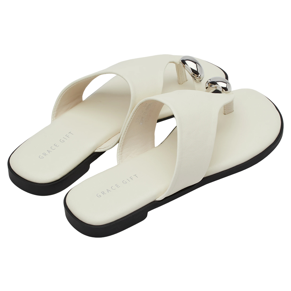 GraceGift 平價女鞋 時尚秀場 輕奢金屬套趾澎澎雲感平底拖鞋 杏色