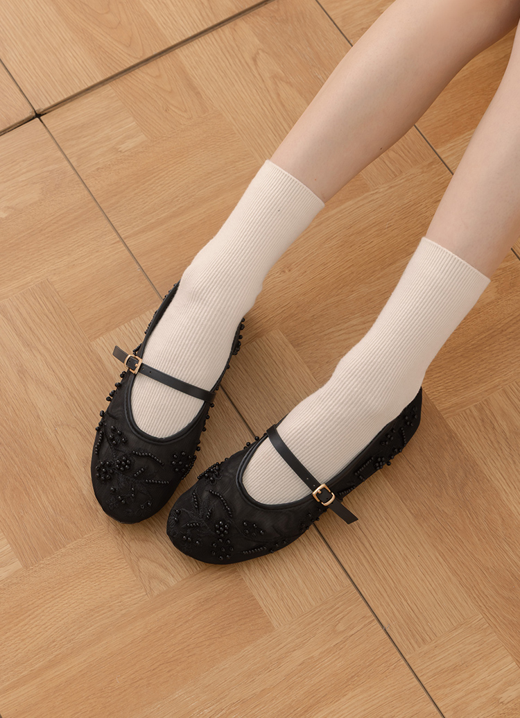 GraceGift平價女鞋 時尚秀場 圓頭 浪漫珍珠繡花網紗平底瑪莉珍鞋 黑色