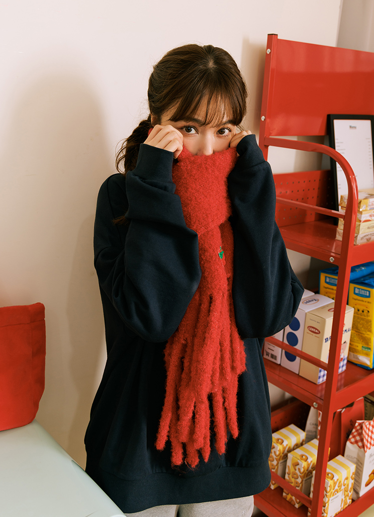 GraceGift Wasabi Bear聯名 辣椒醬熊 顆粒仿羊毛流蘇圍巾 正紅色 實拍圖