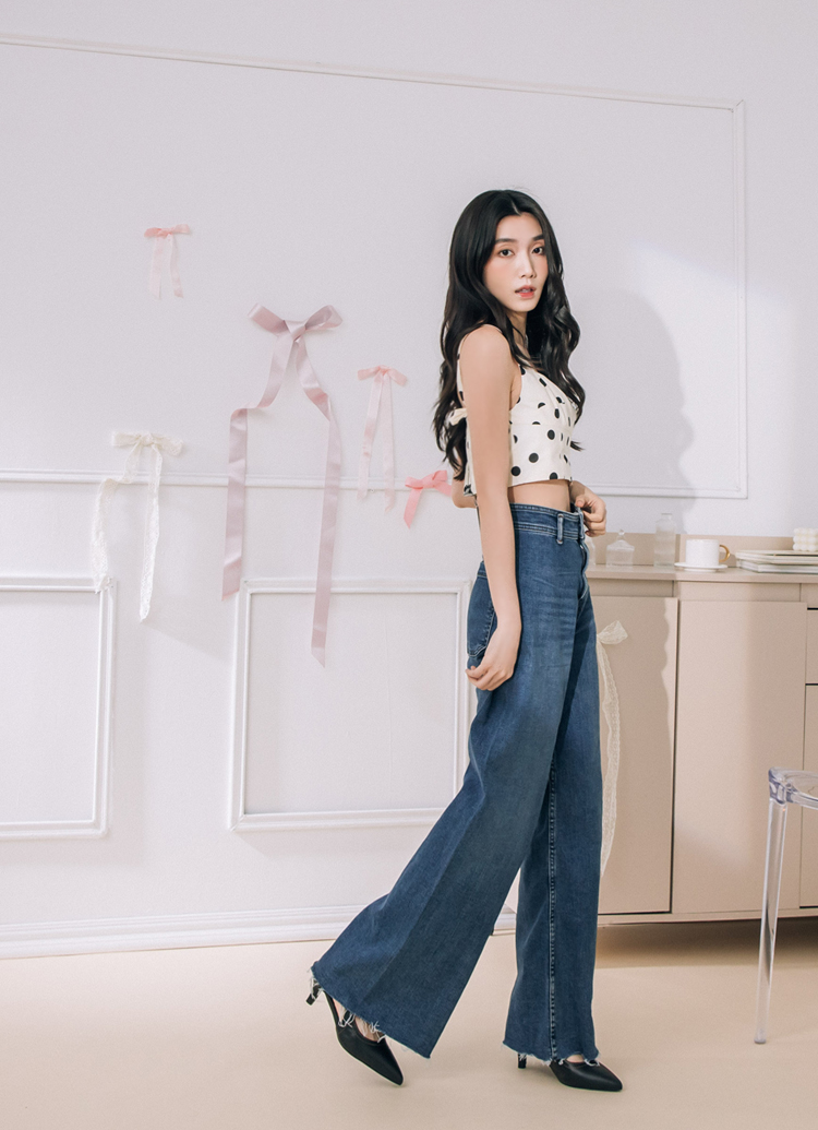 GraceGift平價女鞋 時尚秀場 尖頭 簡約都會尖頭後空細跟鞋 黑色