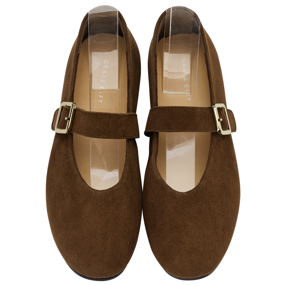 GraceGift 平價女鞋 時尚秀場 圓頭 精品級金屬方釦真皮平底瑪莉珍鞋 咖色