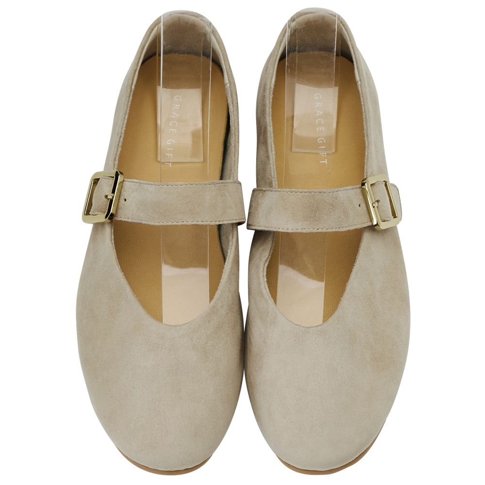 GraceGift 平價女鞋 時尚秀場 圓頭 精品級金屬方釦真皮平底瑪莉珍鞋 卡其色