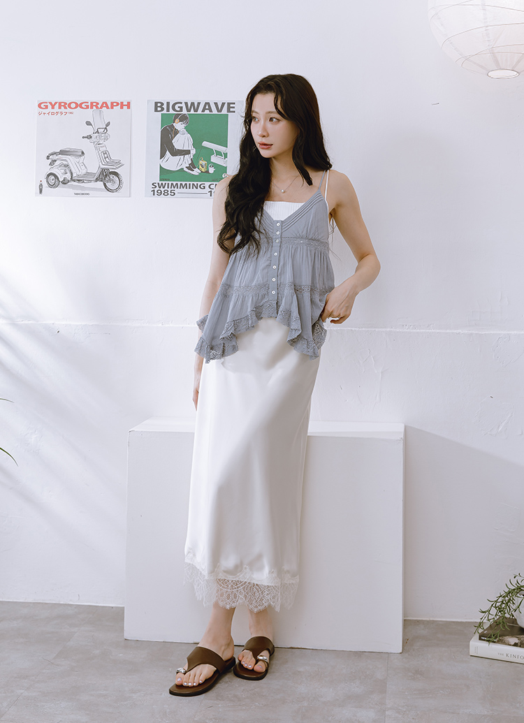 GraceGift 平價女鞋 時尚秀場 輕奢金屬套趾澎澎雲感平底拖鞋 咖色