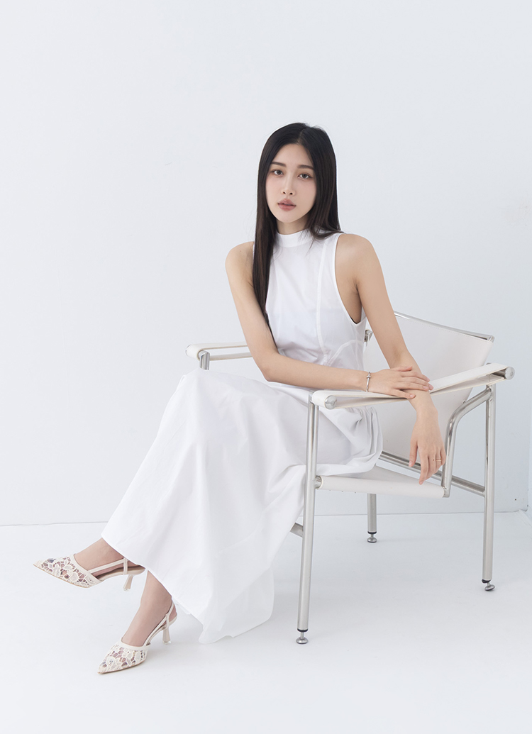 GraceGift平價女鞋 時尚秀場 尖頭 法式尖頭花影蕾絲後空細跟鞋 米白色