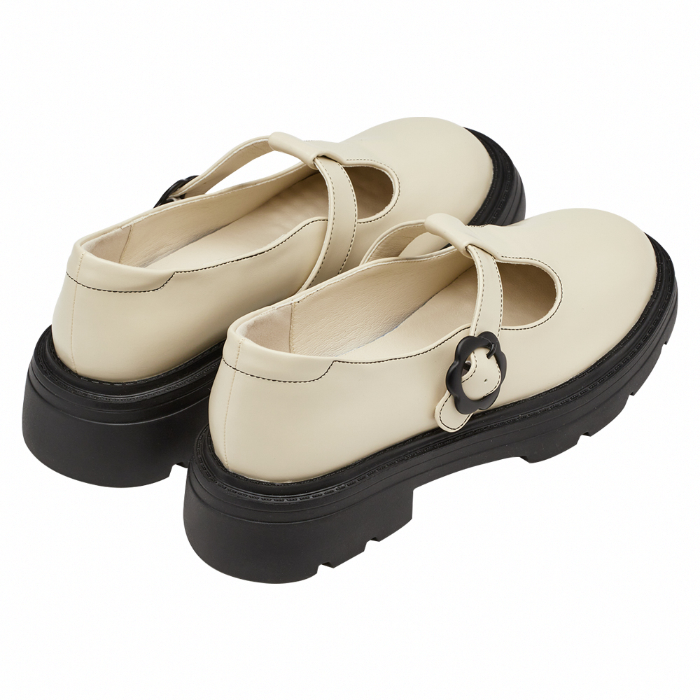 日系可愛小花扣T字輕量瑪莉珍鞋 米白