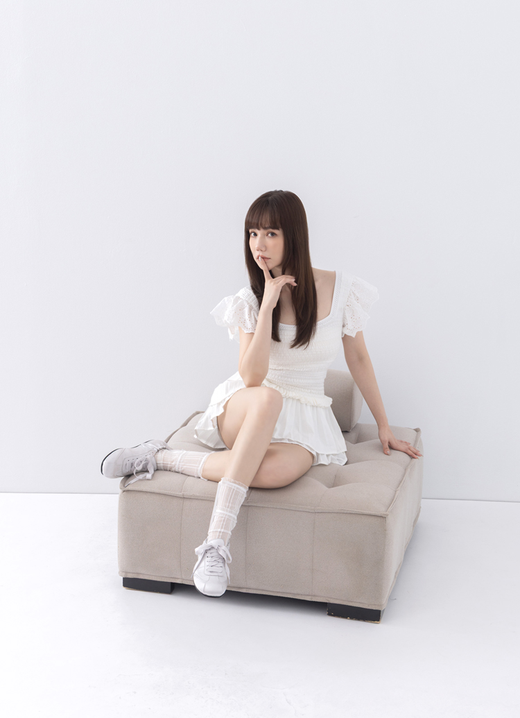 GraceGift平價女鞋 時尚秀場 圓頭 質感柔光緞面芭蕾舞薄底德訓鞋 灰色