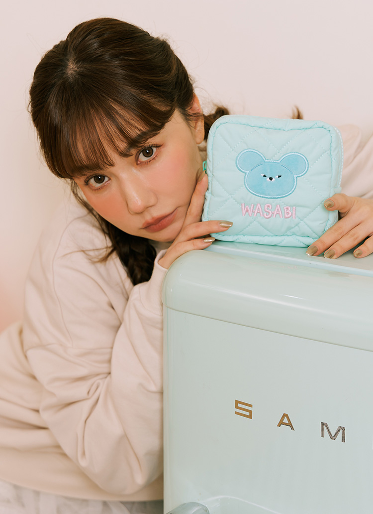 GraceGift Wasabi Bear聯名 芥末熊 格紋鋪棉收納包 藍綠色 實拍圖