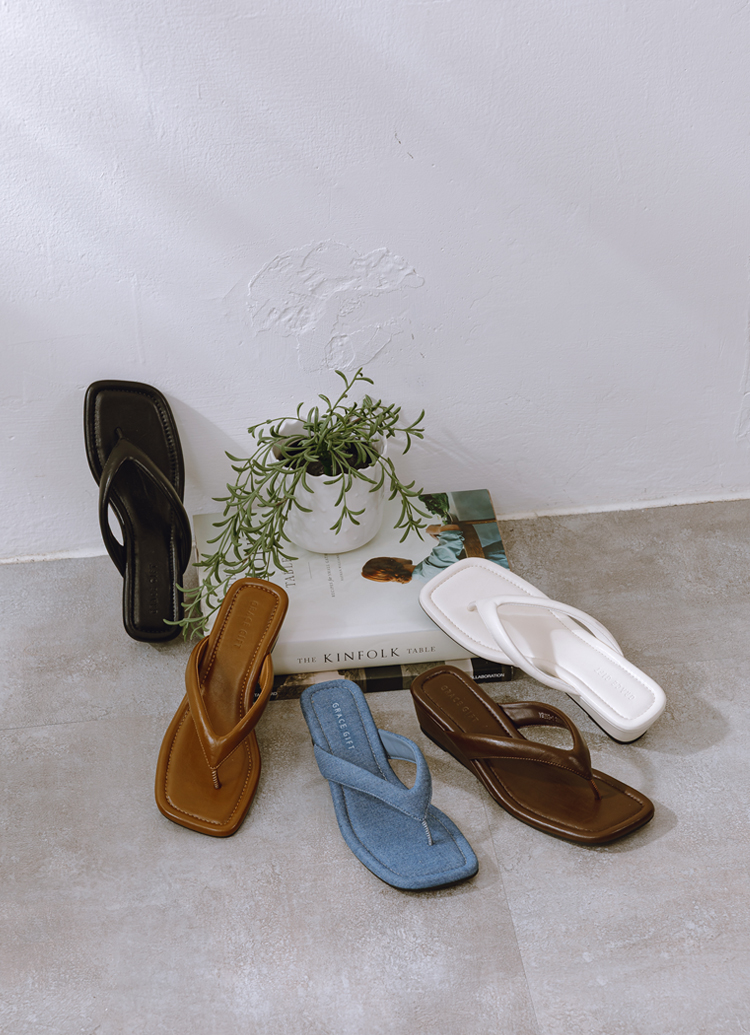 GraceGift 平價女鞋 時尚秀場 方頭 韓系慵懶人字中跟拖鞋 米白色