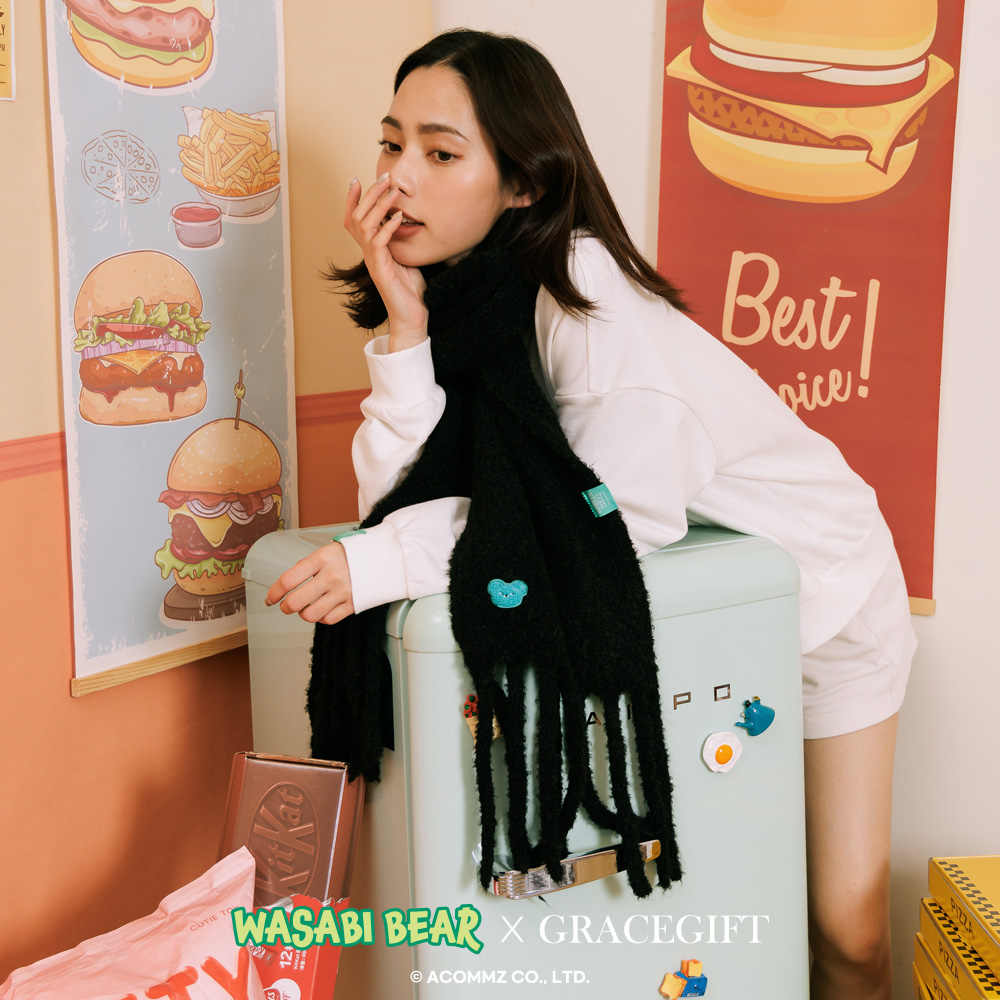 GraceGift Wasabi Bear聯名 芥末熊 顆粒仿羊毛流蘇圍巾 黑色 實拍圖