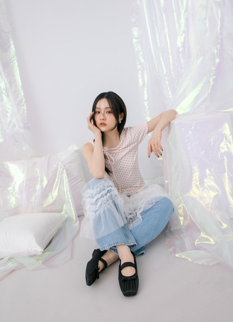 GraceGift平價女鞋 時尚秀場 方頭 法式芭蕾精緻抓皺方頭緞面平底瑪莉珍鞋 黑色