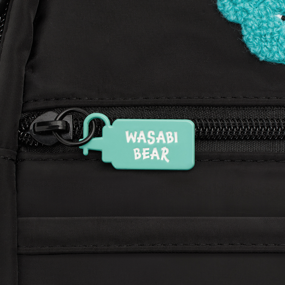 GraceGift Wasabi Bear聯名 芥末熊 熊雙層斜背尼龍隨身包 黑色 實拍圖