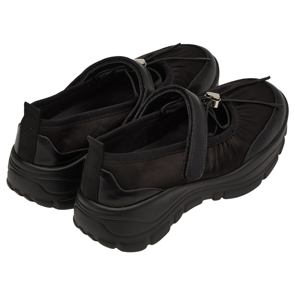 GraceGift平價女鞋 愛心 交叉繫繩 輕量厚底 芭蕾舞運動鞋 黑色