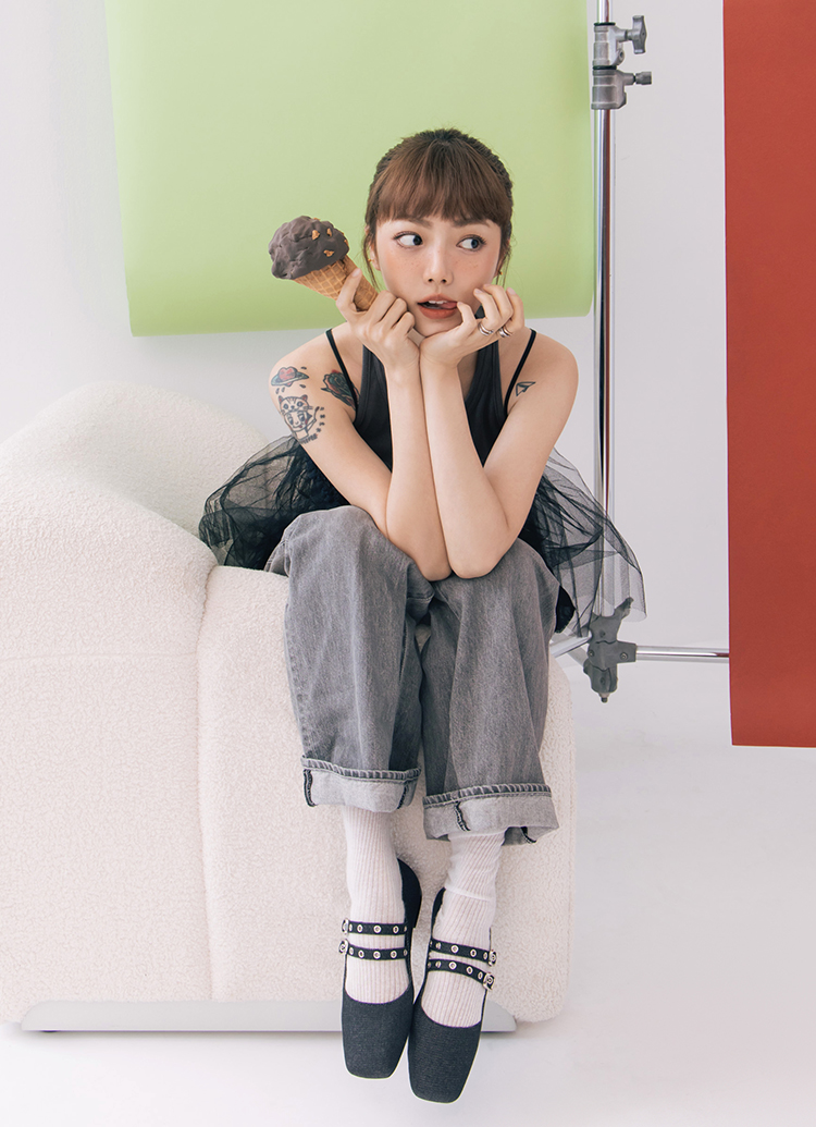 Grace Gift 李柔聯名 甜酷序曲 方頭金屬雙帶芭蕾舞瑪莉珍鞋 黑牛仔