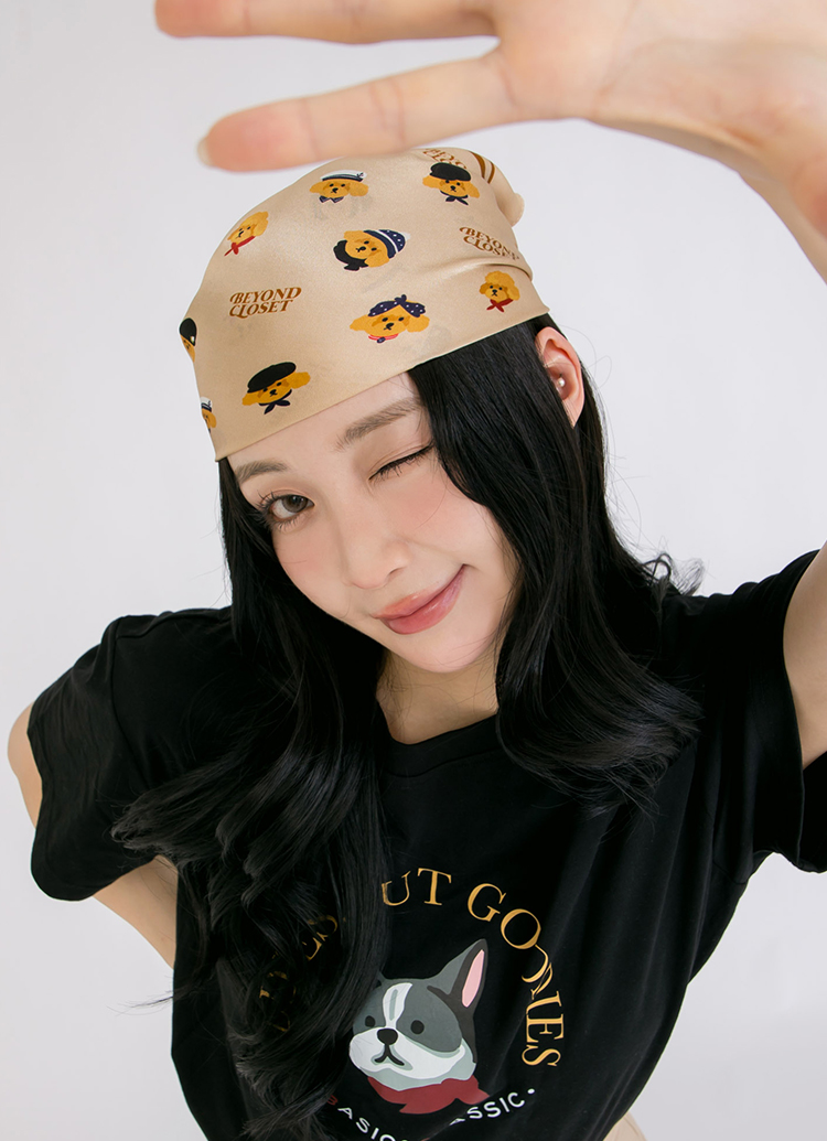 韓國Beyond Closet 滿版貴賓印花真絲方巾 咖啡
