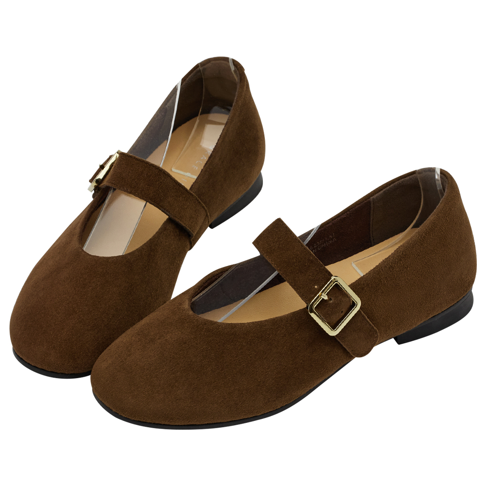 GraceGift 平價女鞋 時尚秀場 圓頭 精品級金屬方釦真皮平底瑪莉珍鞋 咖色