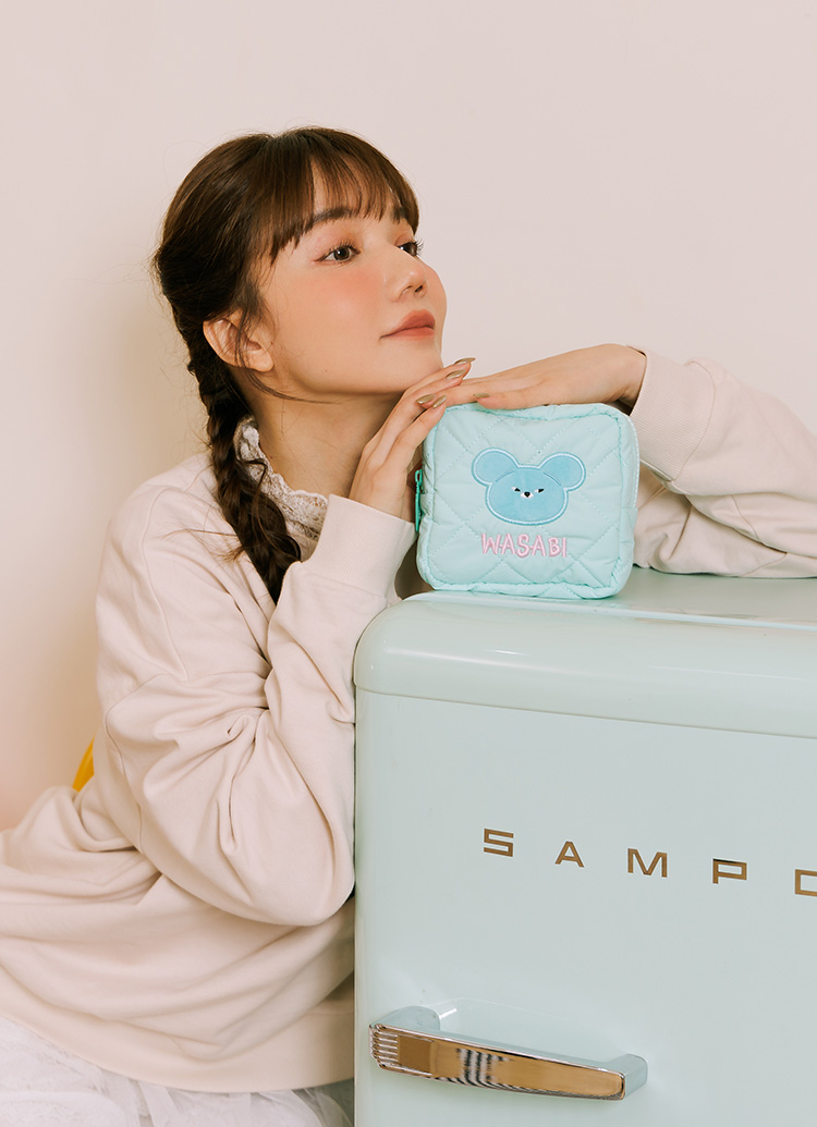GraceGift Wasabi Bear聯名 芥末熊 格紋鋪棉收納包 藍綠色 實拍圖